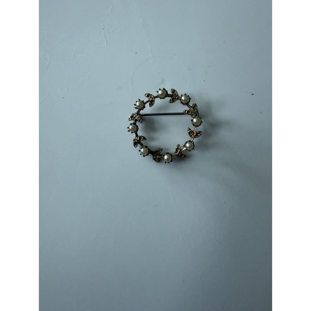 VTG Circle Wreath Pearl Rhinestone Gold Pin Brooch